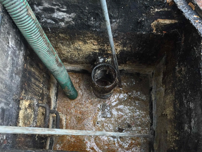 西餐厅隔油池清理